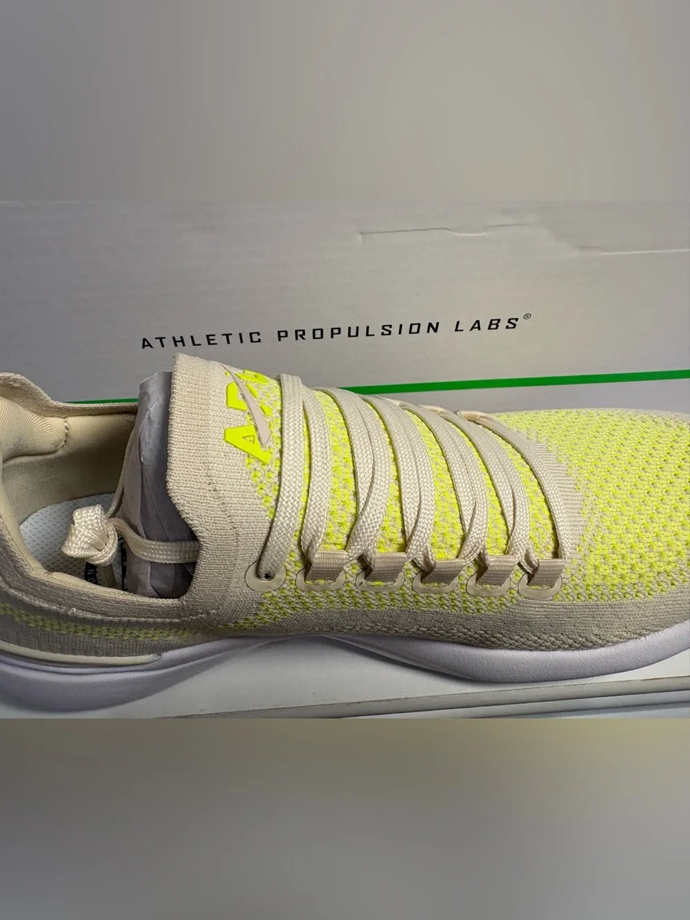 APL TechLoom Breeze Women’s 9 Beach Energy White NIB Extra Laces